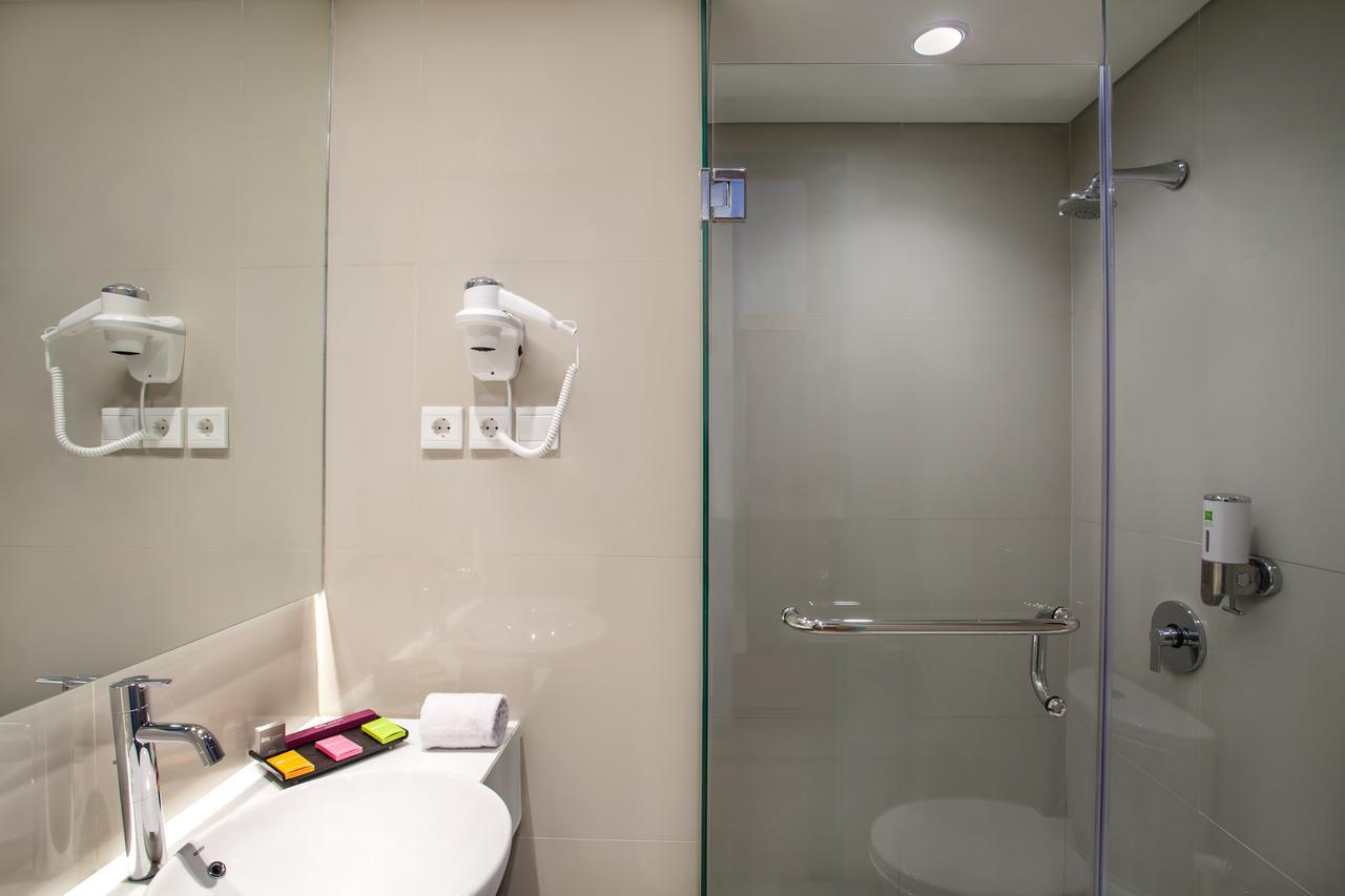 Ibis Styles Cikarang Hotel Bekasi Ngoại thất bức ảnh